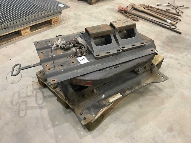 Scania / jost vrachtwagen schotel en divers - afbeelding 1 van  5