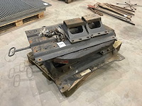 Scania / jost vrachtwagen schotel en divers - afbeelding 1 van  5