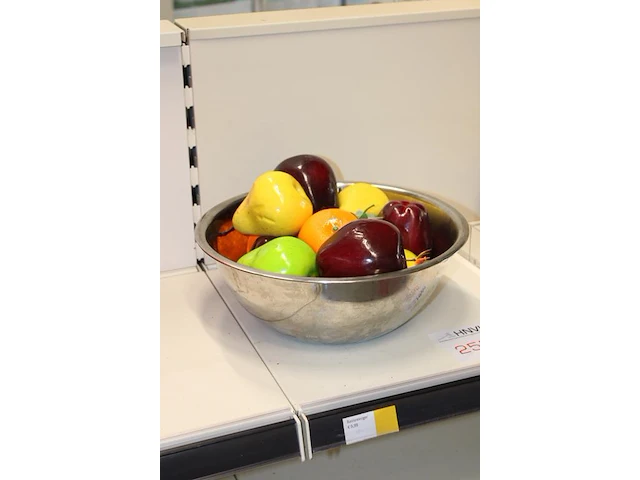 Schaal met kunstfruit - afbeelding 2 van  2