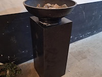 Schaal met sokkel - diameter ca. 62 cm; afm. ca. 41x41x123 cm - afbeelding 1 van  3