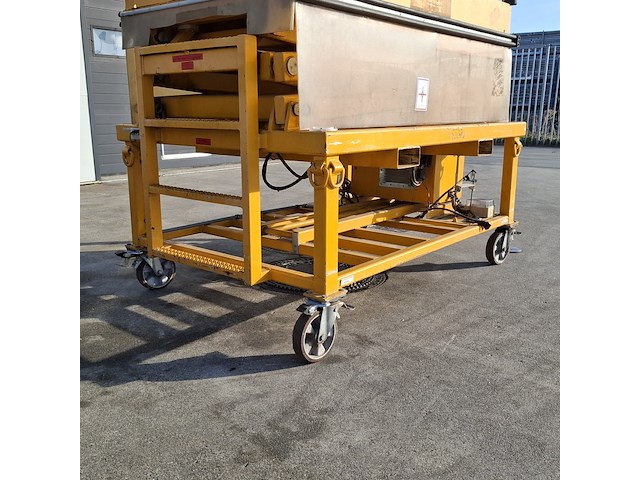 Schaarhoogwerker, custers, cs 4.0, geel, 2003 - afbeelding 2 van  25