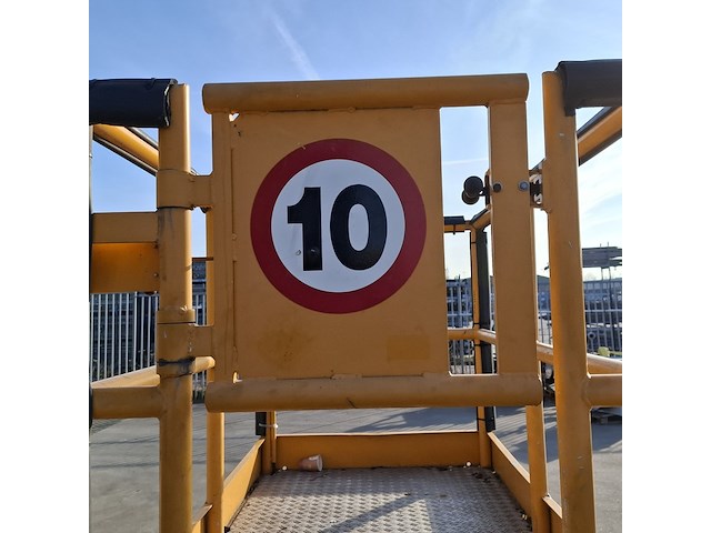 Schaarhoogwerker, custers, cs 4.0, geel, 2003 - afbeelding 11 van  25