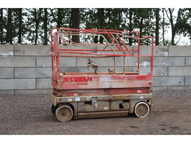 Schaarhoogwerker haulotte/loxam compact 8 elektrisch 350kg - afbeelding 1 van  1