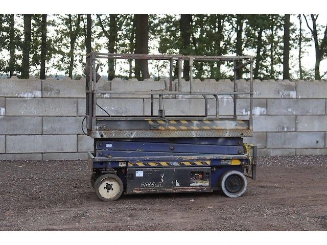 Schaarhoogwerker jlg 2033e3 elektrisch 340kg 8m 2002 - afbeelding 1 van  1