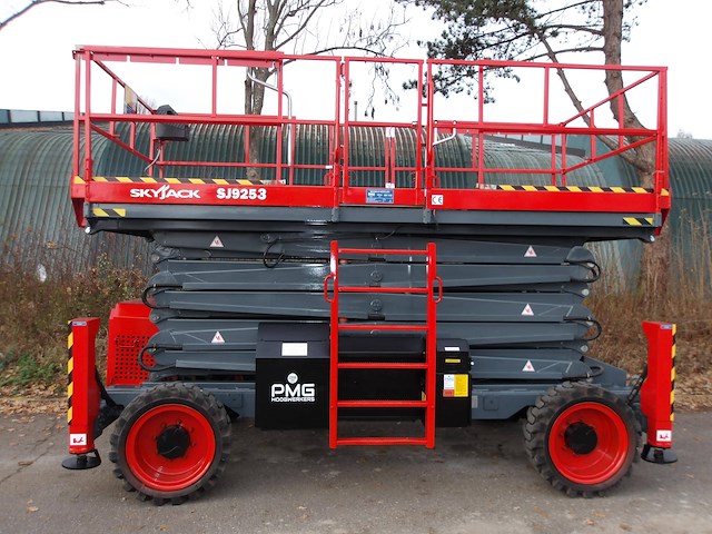 Schaarhoogwerker ruw terrein skyjack sj9253rt 18.15m diesel 2020 - afbeelding 1 van  1