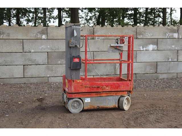 Schaarhoogwerker skyjack elektrisch 227kg 5.6m 2014 - afbeelding 1 van  1