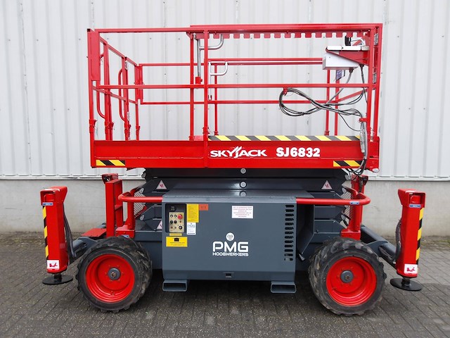 Schaarhoogwerker skyjack sj6832rt 11.75m diesel 2015 - afbeelding 1 van  1