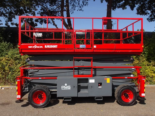 Schaarhoogwerker skyjack sj9250rt diesel 17.24m 2015 - afbeelding 1 van  1