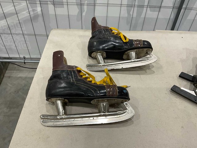 Schaatsen mt 44 en 26 - afbeelding 4 van  9