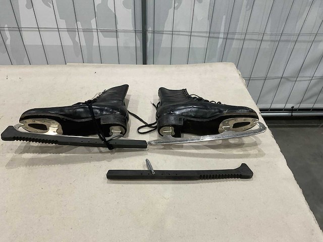 Schaatsen mt 44 en 26 - afbeelding 8 van  9