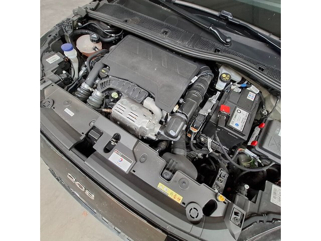 Schade auto, peugeot, 208, 1.2 puretech allure pack, 2023 - afbeelding 46 van  61