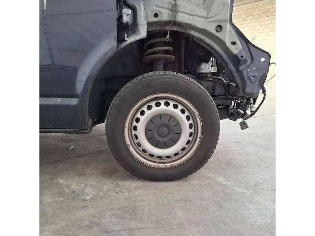 Schade auto, volkswagen, transporter - afbeelding 9 van  47