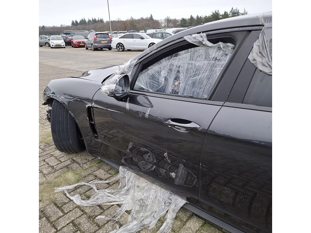 Schadeauto, porsche, panamera 4 e-hybrid - afbeelding 3 van  52