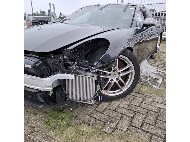 Schadeauto, porsche, panamera 4 e-hybrid - afbeelding 6 van  52