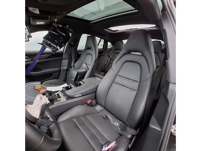 Schadeauto, porsche, panamera 4 e-hybrid - afbeelding 10 van  52