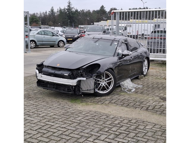 Schadeauto, porsche, panamera 4 e-hybrid - afbeelding 1 van  52