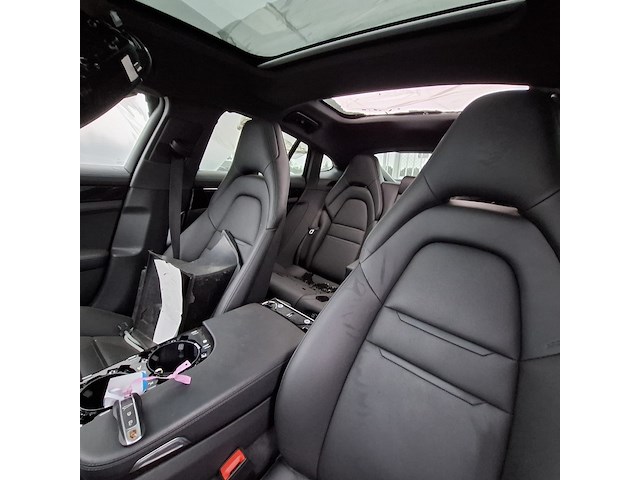 Schadeauto, porsche, panamera 4 e-hybrid - afbeelding 17 van  52