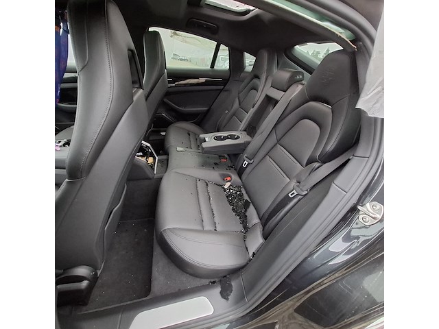 Schadeauto, porsche, panamera 4 e-hybrid - afbeelding 18 van  52