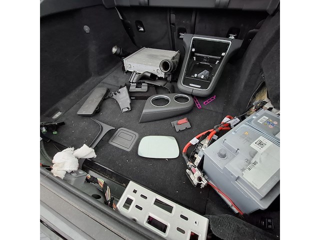 Schadeauto, porsche, panamera 4 e-hybrid - afbeelding 20 van  52