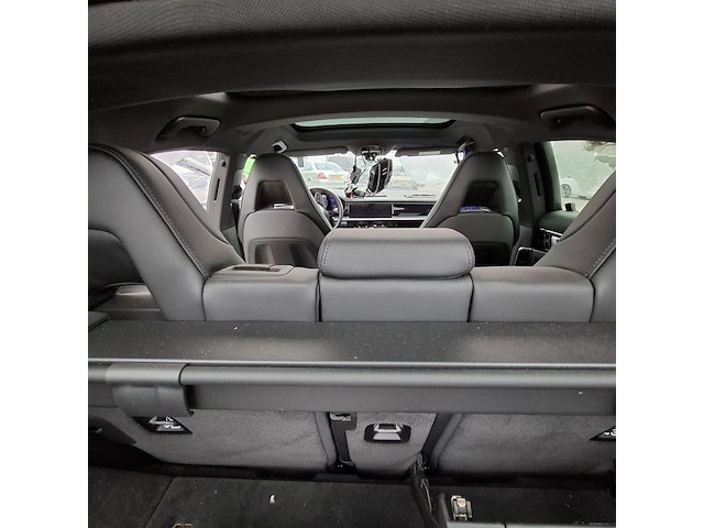 Schadeauto, porsche, panamera 4 e-hybrid - afbeelding 21 van  52