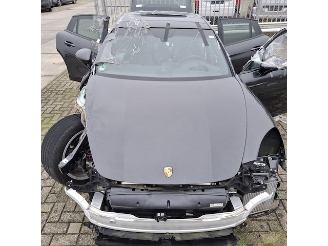 Schadeauto, porsche, panamera 4 e-hybrid - afbeelding 29 van  52