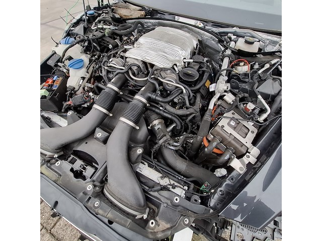 Schadeauto, porsche, panamera 4 e-hybrid - afbeelding 31 van  52