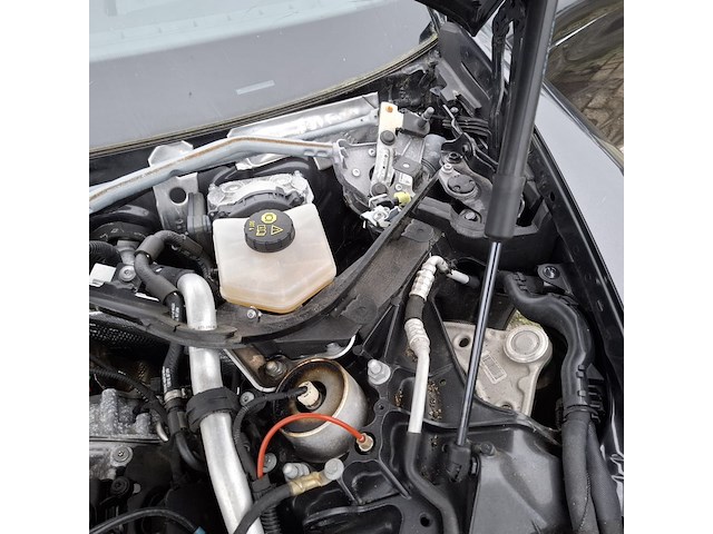 Schadeauto, porsche, panamera 4 e-hybrid - afbeelding 32 van  52