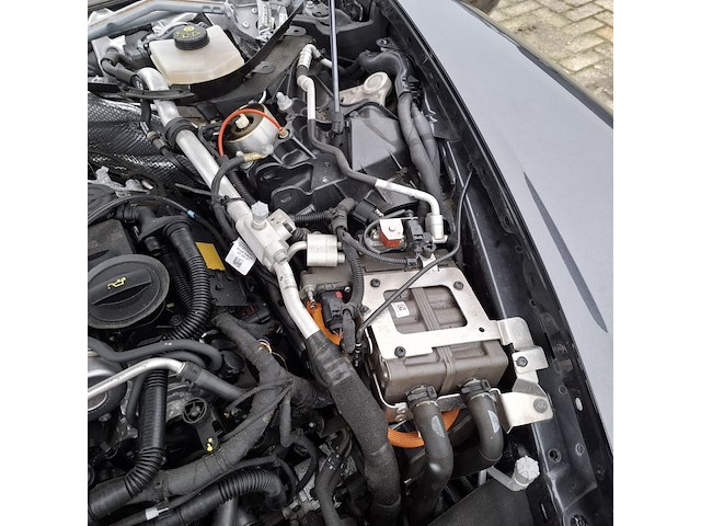 Schadeauto, porsche, panamera 4 e-hybrid - afbeelding 33 van  52