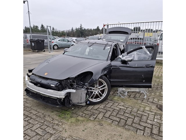 Schadeauto, porsche, panamera 4 e-hybrid - afbeelding 40 van  52
