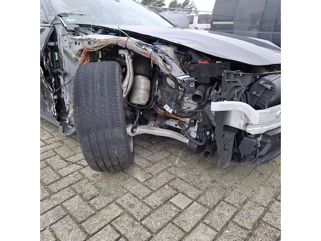 Schadeauto, porsche, panamera 4 e-hybrid - afbeelding 34 van  52