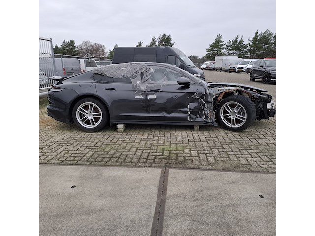 Schadeauto, porsche, panamera 4 e-hybrid - afbeelding 45 van  52