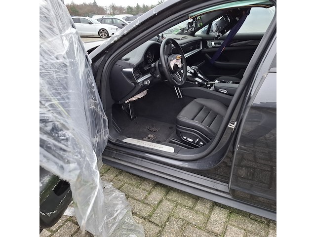 Schadeauto, porsche, panamera 4 e-hybrid - afbeelding 9 van  52