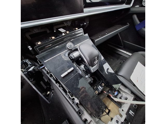 Schadeauto, porsche, panamera 4 e-hybrid - afbeelding 14 van  52