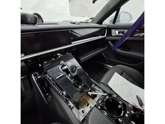 Schadeauto, porsche, panamera 4 e-hybrid - afbeelding 15 van  52