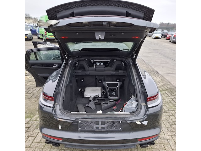 Schadeauto, porsche, panamera 4 e-hybrid - afbeelding 19 van  52
