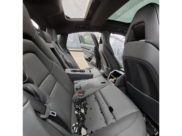 Schadeauto, porsche, panamera 4 e-hybrid - afbeelding 24 van  52