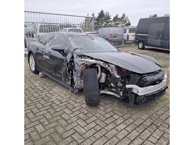 Schadeauto, porsche, panamera 4 e-hybrid - afbeelding 23 van  52