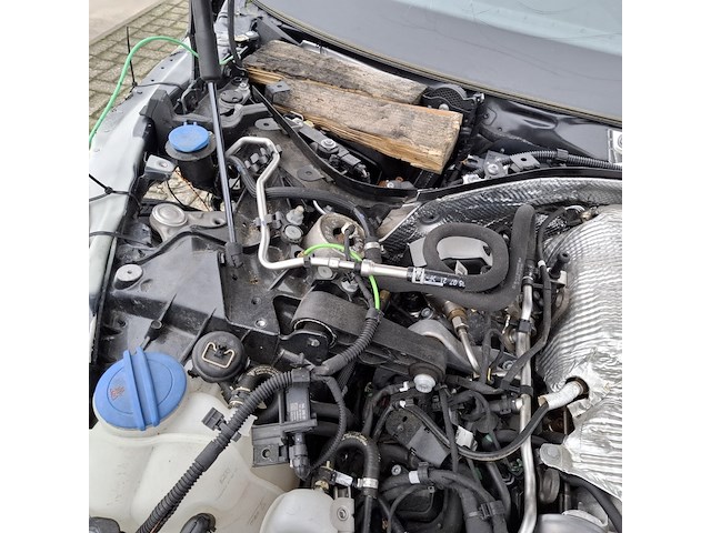 Schadeauto, porsche, panamera 4 e-hybrid - afbeelding 37 van  52