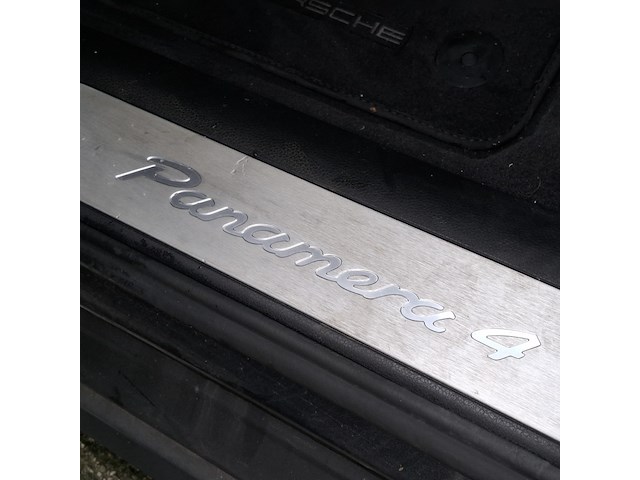 Schadeauto, porsche, panamera 4 e-hybrid - afbeelding 41 van  52