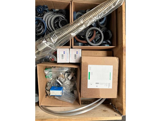 Schaeffler / skf - partij industriële componenten met vet & smeerunits en lagers 190kg - afbeelding 4 van  10