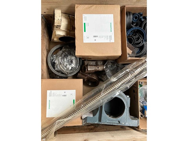 Schaeffler / skf - partij industriële componenten met vet & smeerunits en lagers 190kg - afbeelding 5 van  10