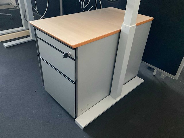 Schaffenburg bureau met monitoren - afbeelding 3 van  13