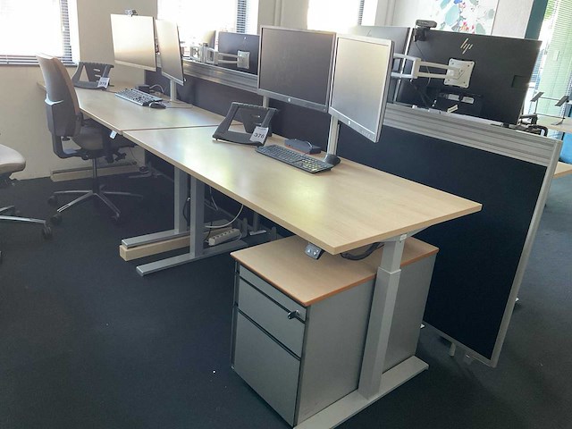 Schaffenburg bureau met monitoren - afbeelding 6 van  13