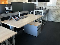 Schaffenburg bureau met monitoren - afbeelding 7 van  13