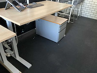 Schaffenburg bureau met monitoren - afbeelding 8 van  13