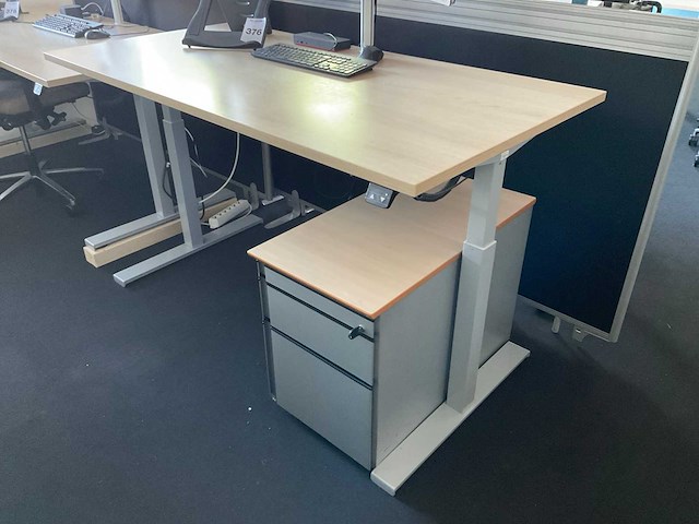 Schaffenburg bureau met monitoren - afbeelding 9 van  13