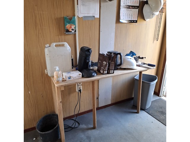 Schaftkeet met inhoud - afbeelding 3 van  11