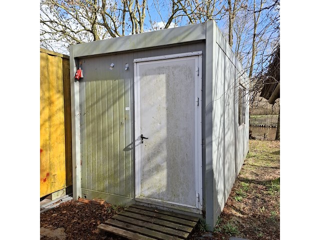 Schaftkeet met inhoud - afbeelding 1 van  11