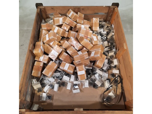 Schakelaars en relaisstroken - afbeelding 2 van  8