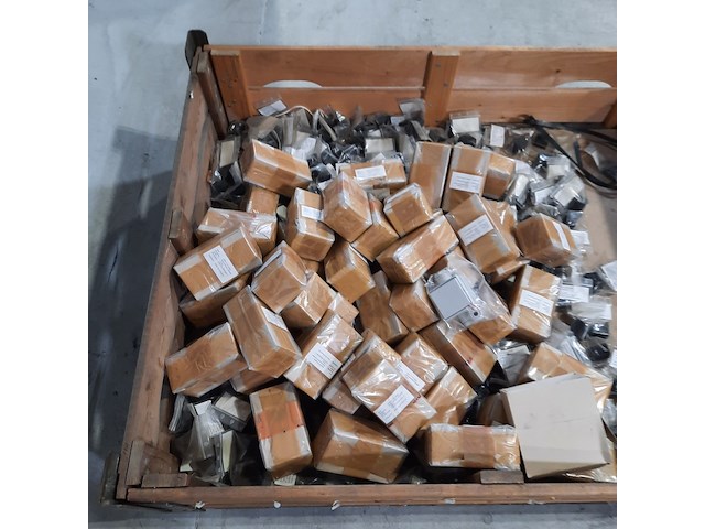 Schakelaars en relaisstroken - afbeelding 8 van  8